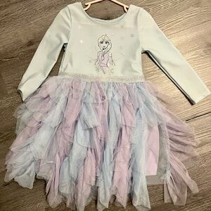 Elsa , girls play dress